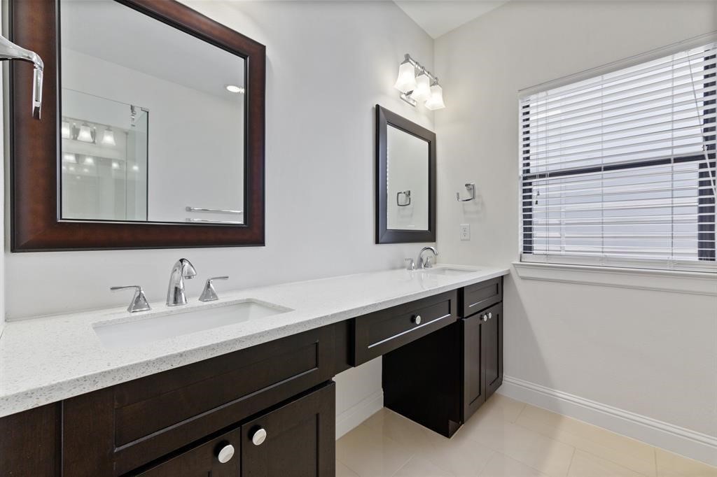 1525 Johnson Street Houston, TX 77007 - Photo 19 of 26 a bathroom with double sink and two mirror