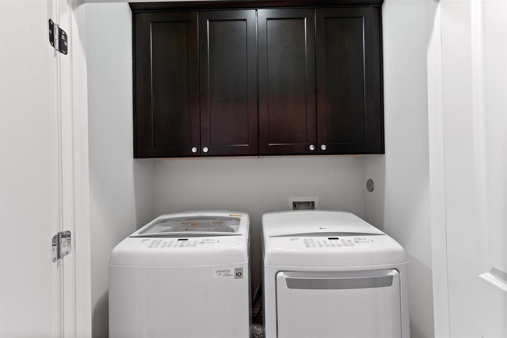 1525 Johnson Street Houston, TX 77007 - Photo 23 of 26 a utility room with dryer and washer