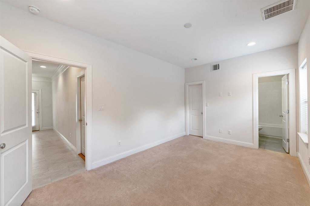 1525 Johnson Street Houston, TX 77007 - Photo 5 of 26 a view of an empty room