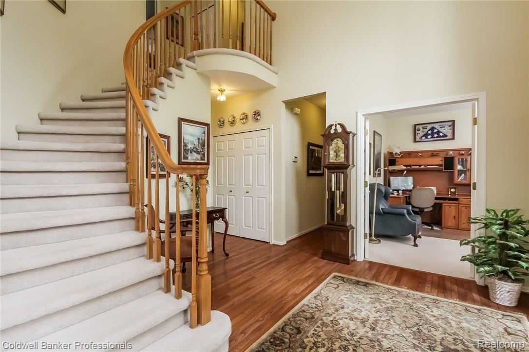007-Foyer-1759471-medium.jpg
