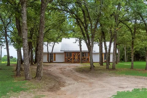 $447,500 | 1402 Posey Brewer Road, Sunset, TX 76270