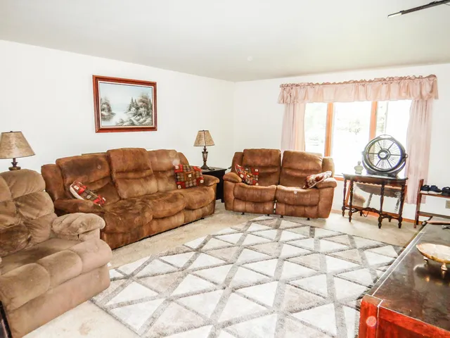 $305,000 | 441 Washington Street, Oconto, WI 54153