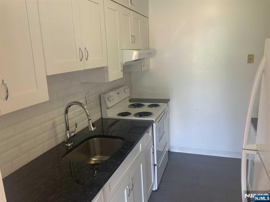 1111 River Road, Unit D12 Edgewater, NJ 07020 - Photo 16 of 27 Gallery Image 16