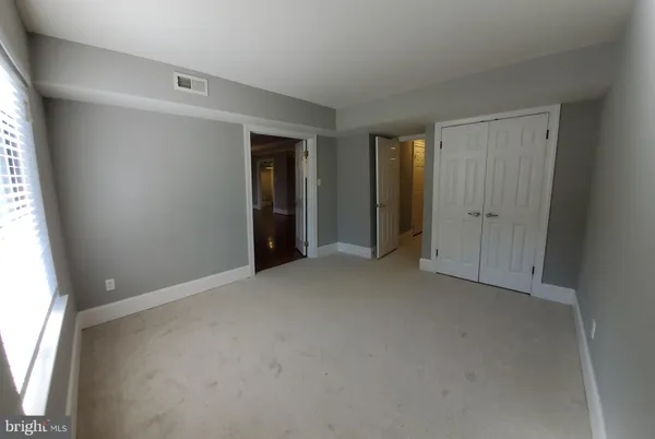 a view of empty room with window