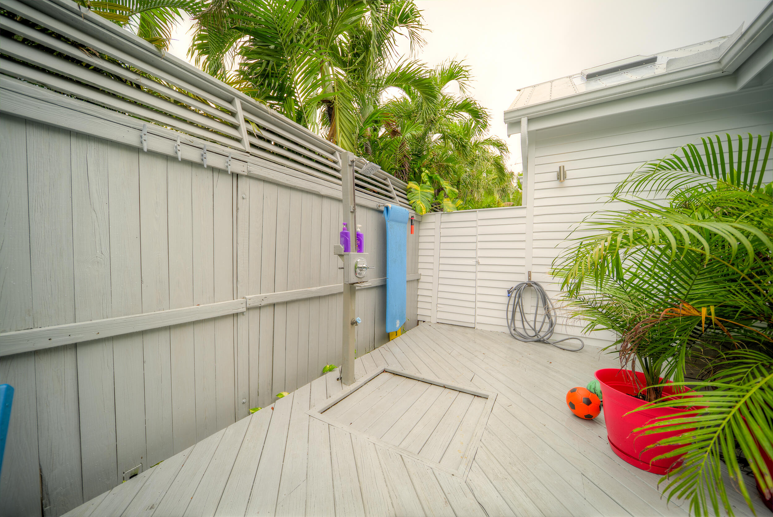 720 Washington Street Key West, FL 33040 - Photo 33 of 33 a view of a two chairs in the balcony