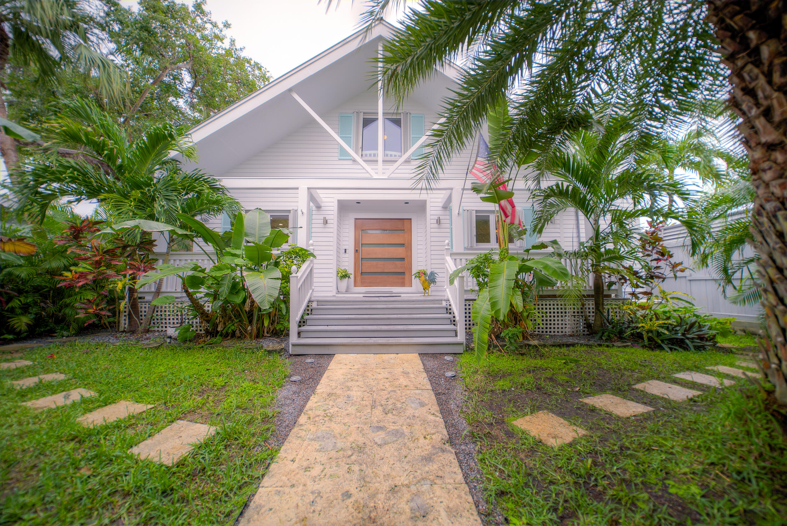 720 Washington Street Key West, FL 33040 - Photo 7 of 33 a front view of a house with a garden and plants