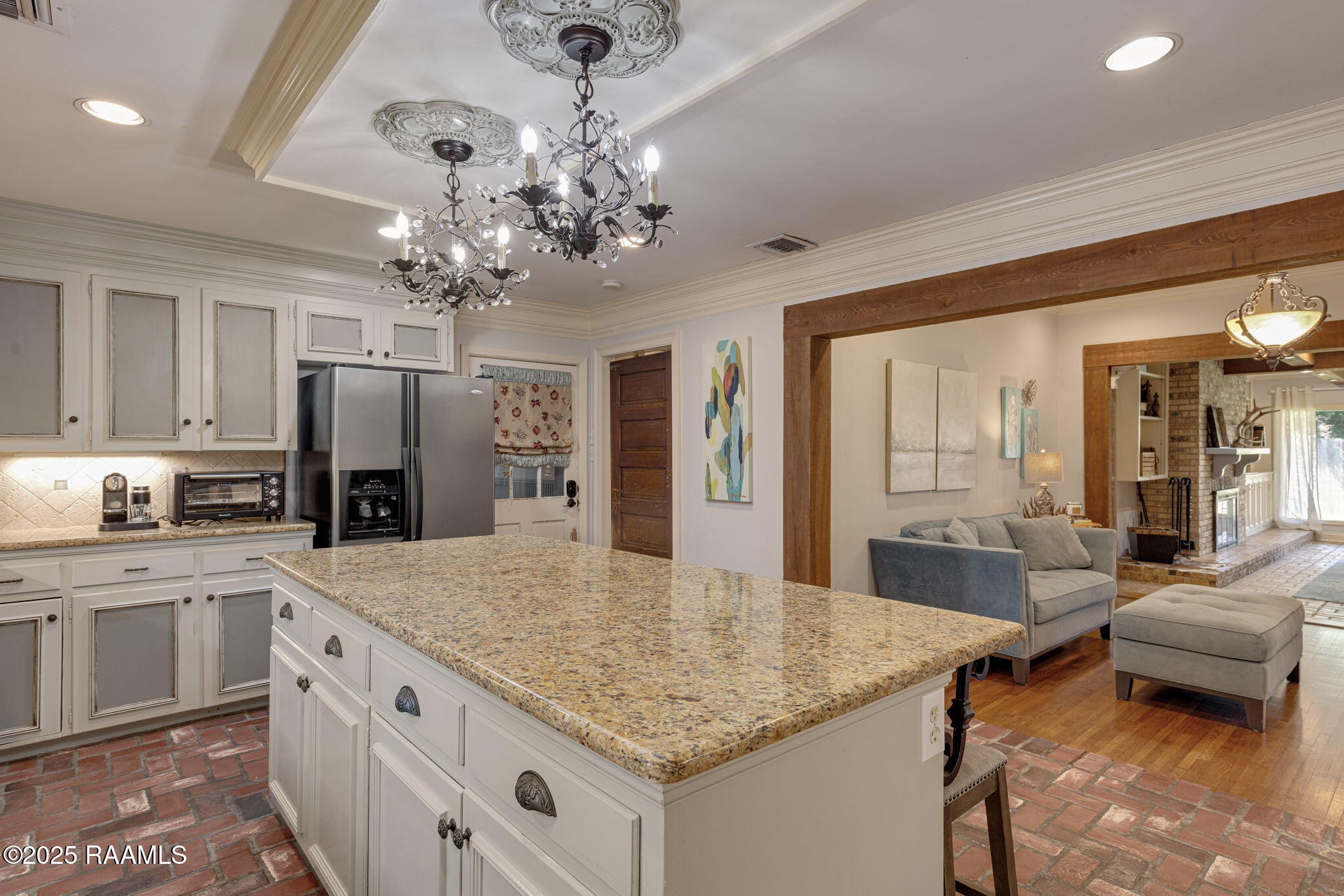 128 Oakview Boulevard Lafayette, LA 70503 - Photo 4 of 34 13-web-or-mls-128 Oakview Blvd-13