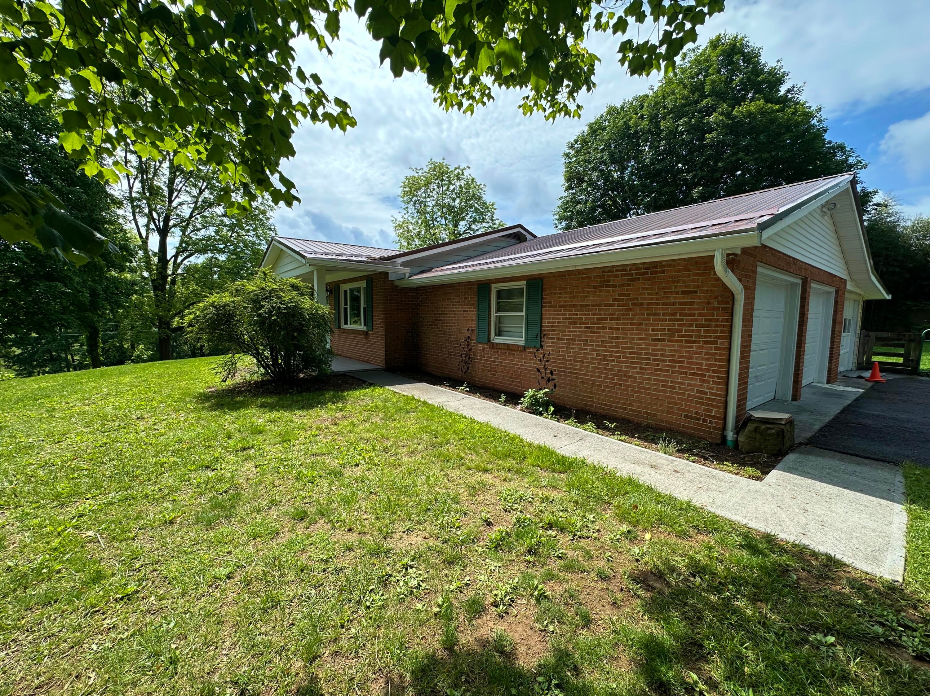 2222 Davis Stuart Road Lewisburg, WV 24901 - Photo 7 of 68 Gallery Image 7