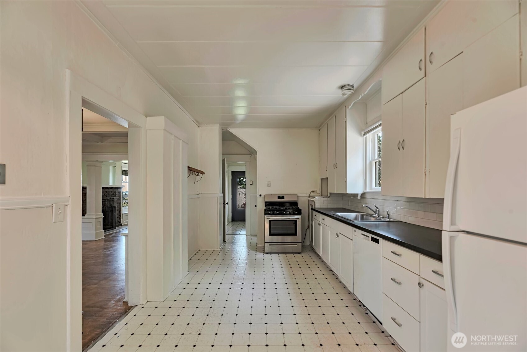 715 West Howe Street Seattle, WA 98119 - Photo 6 of 25 Gallery Image 6