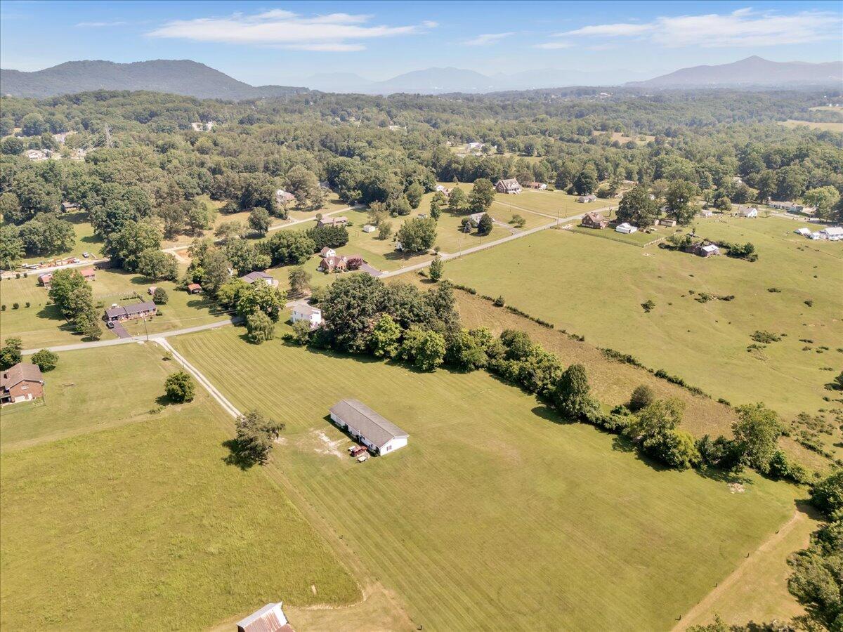 4090 Rockingham Boulevard Roanoke, VA 24014 - Photo 26 of 32 a view of a city