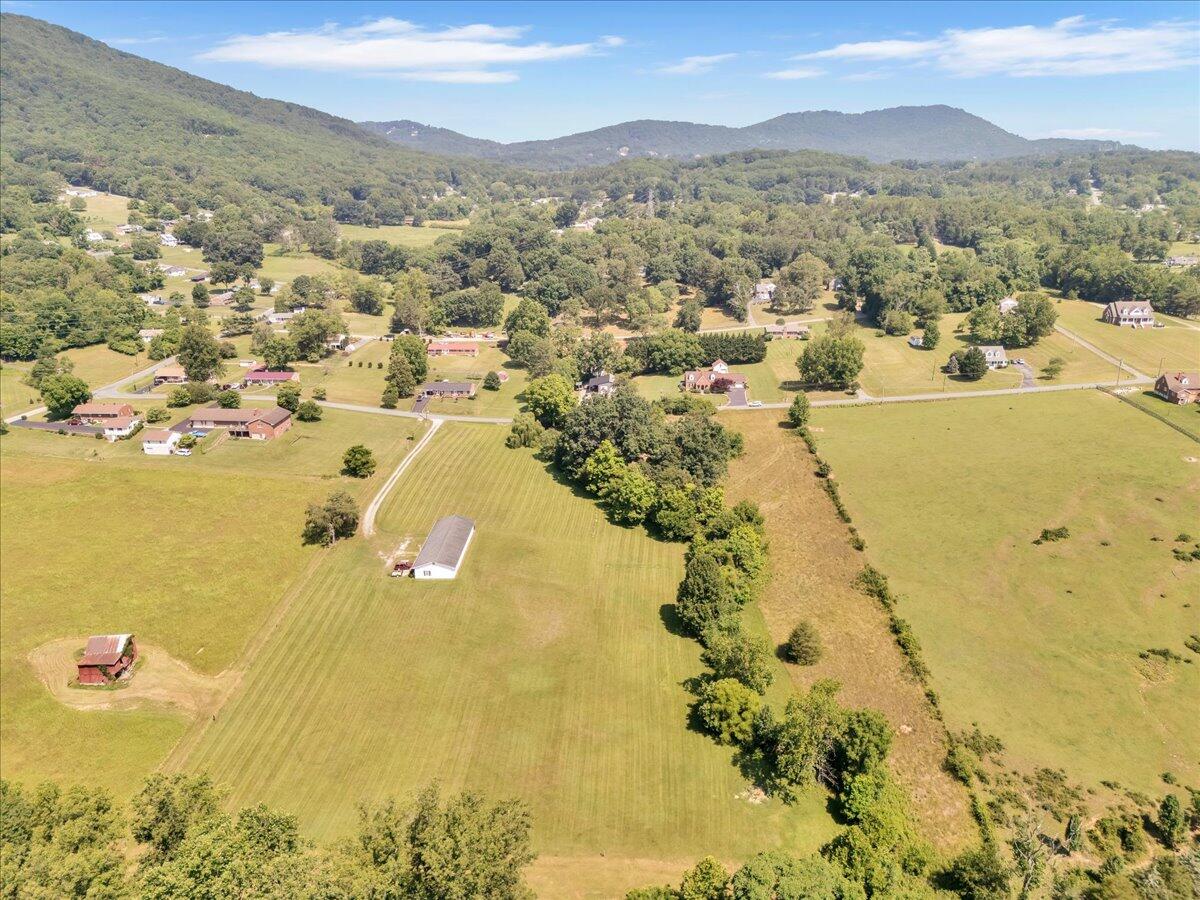 4090 Rockingham Boulevard Roanoke, VA 24014 - Photo 27 of 32 an aerial view of residential houses with outdoor space