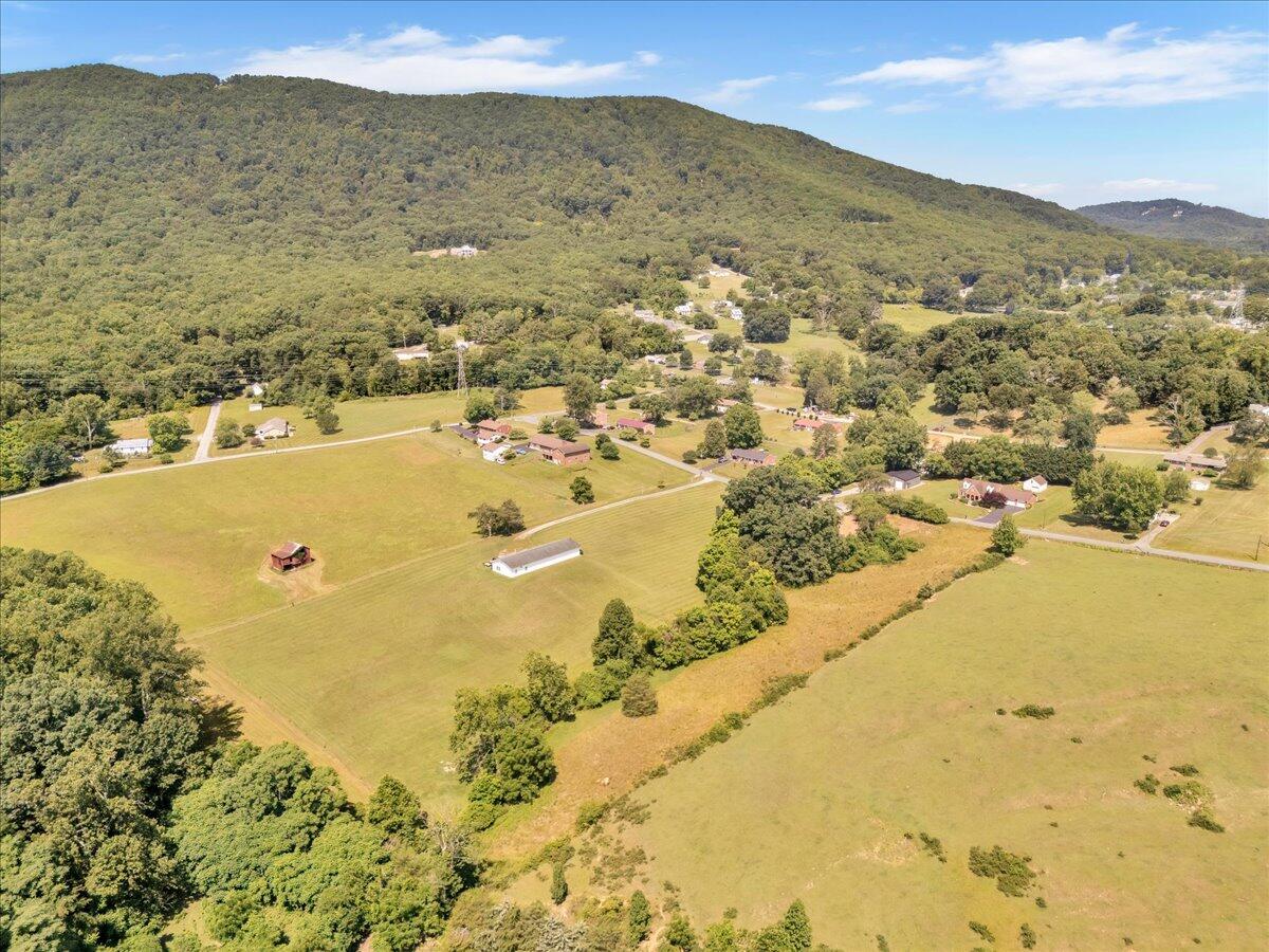 4090 Rockingham Boulevard Roanoke, VA 24014 - Photo 28 of 32 a view of ocean and mountains