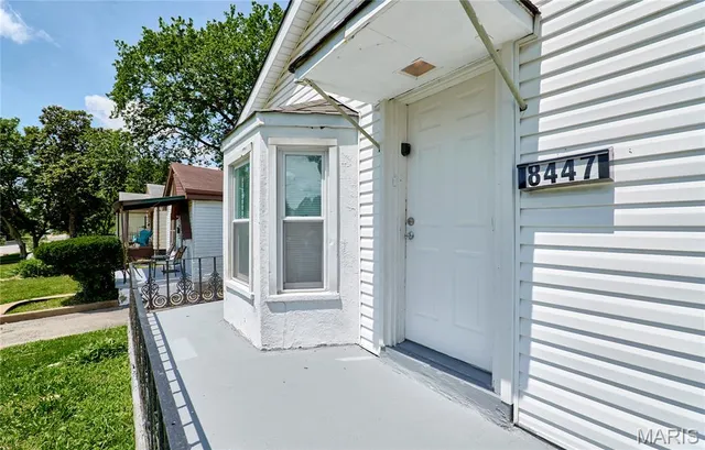 $1,250 | 8447 Kempland Place, University City, MO 63132