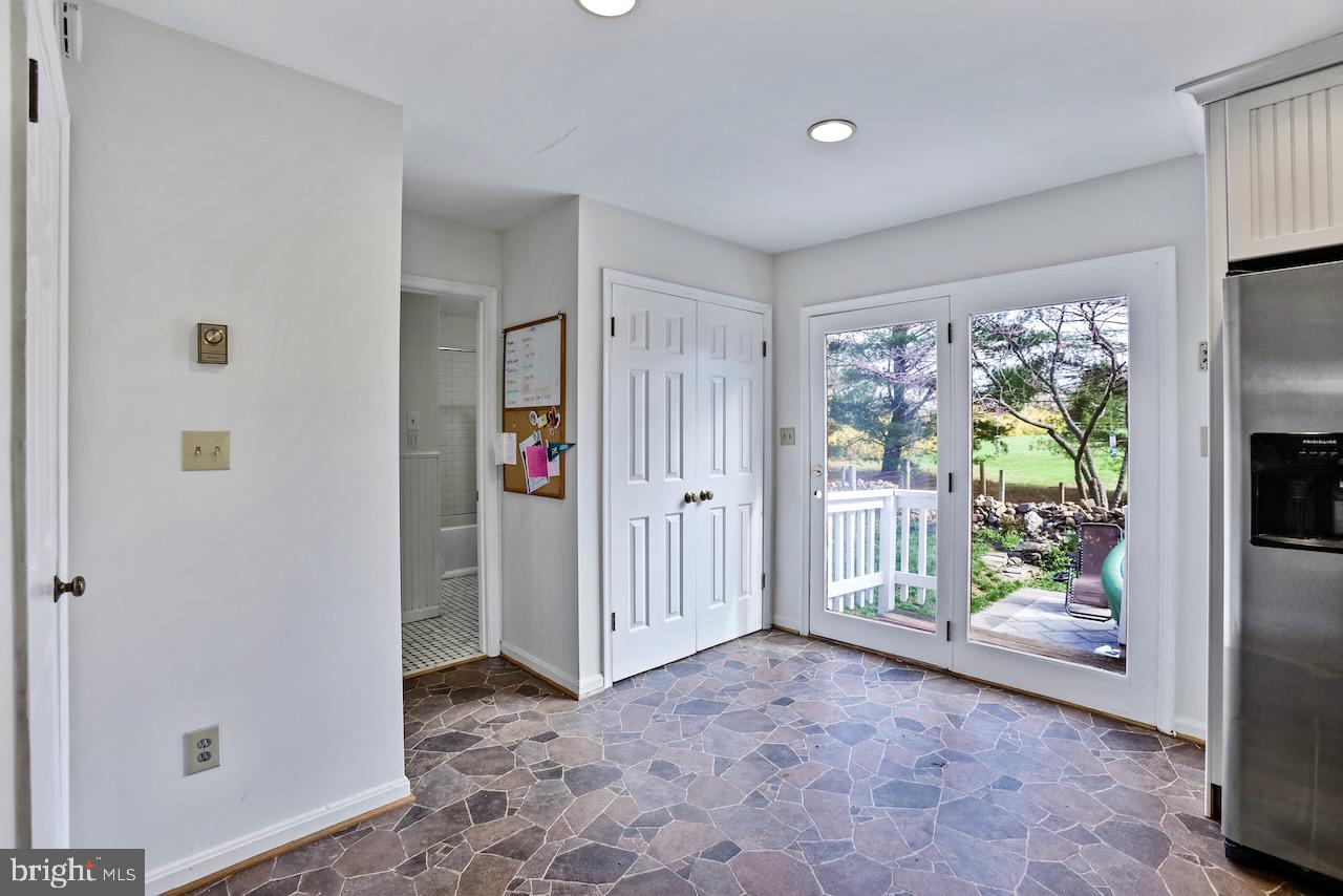 20371 Cockerill Road Purcellville, VA 20132 - Photo 4 of 41