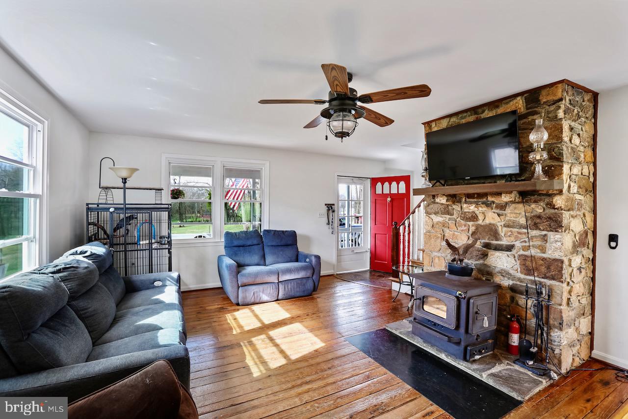 20371 Cockerill Road Purcellville, VA 20132 - Photo 5 of 41