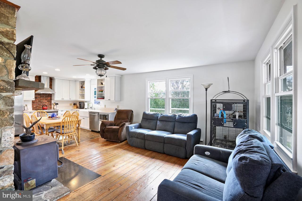 20371 Cockerill Road Purcellville, VA 20132 - Photo 6 of 41