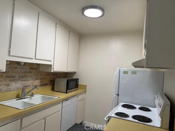 $2,250 | 3602 West Estates Lane, Unit 319, Rolling Hills Estates, CA 90274