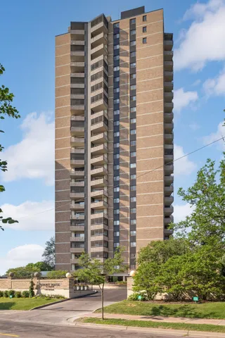 $155,400 | 400 Groveland Avenue, Unit 413, Minneapolis, MN 55403