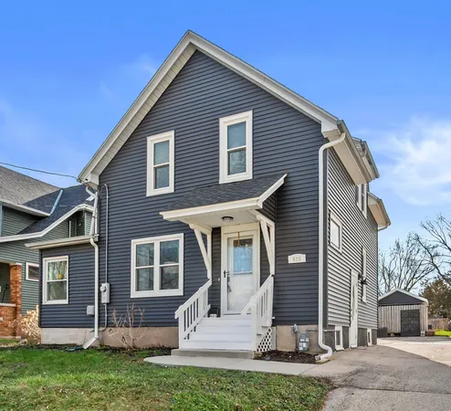 $299,900 | 625 North Main Street, Hartford, WI 53027