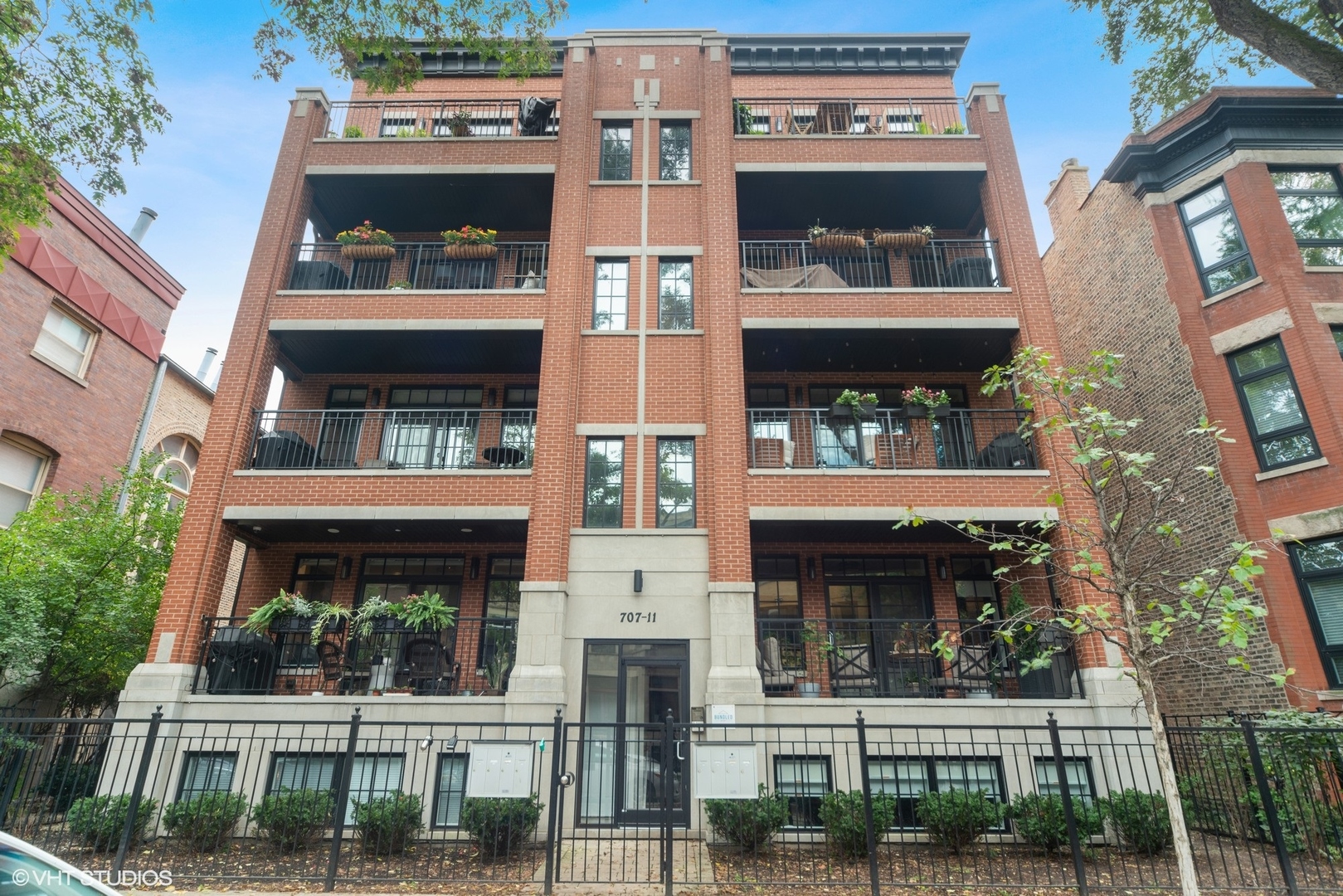 707 West Buckingham Place, Unit 3E, Chicago, IL 60657 Compass