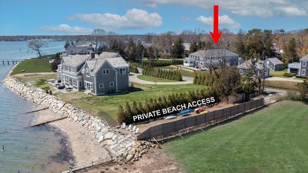 282 King Caesar Road Duxbury, MA 02332 - Photo 2 of 38 a view of a garden with an houses