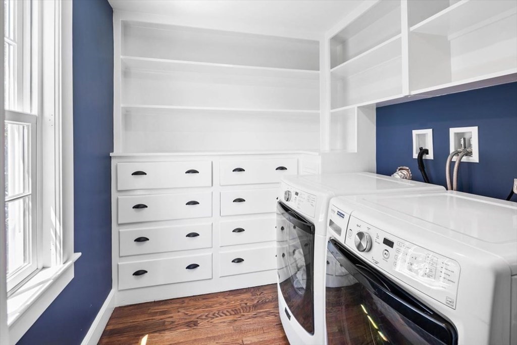 282 King Caesar Road Duxbury, MA 02332 - Photo 29 of 38 a view of a room with closet