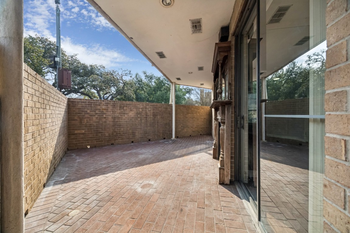 5200 Weslayan Street, Unit 101 Houston, TX 77005 - Photo 17 of 19 a view of a porch