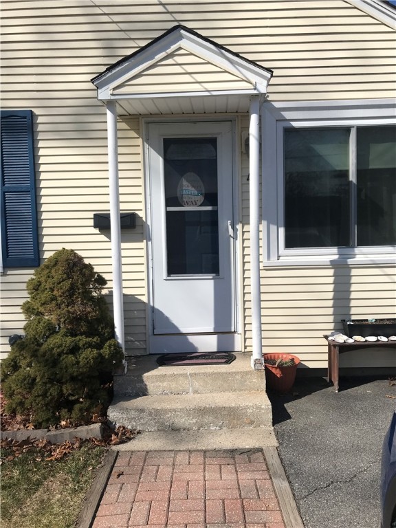 43 Community Road Warwick, RI 02889 - Photo 4 of 50