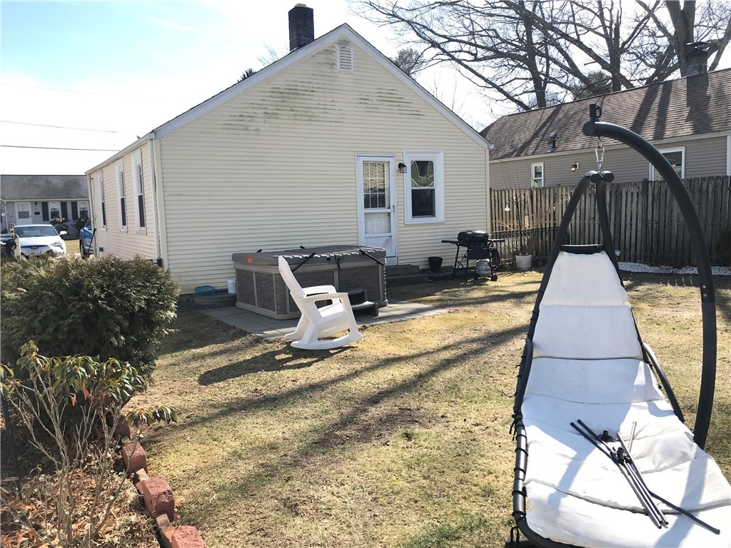 43 Community Road Warwick, RI 02889 - Photo 8 of 50