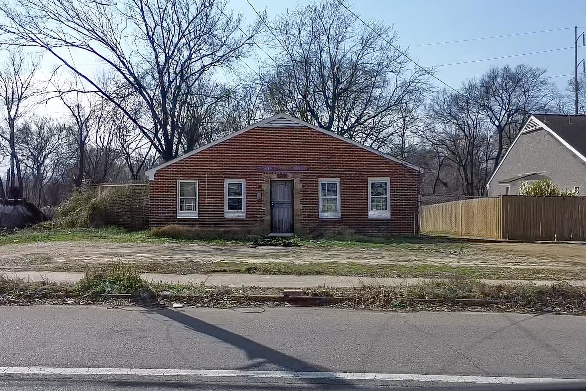 3275 Macon Road Memphis, TN 38122 - Photo 1 of 1 a front view of a house with a yard