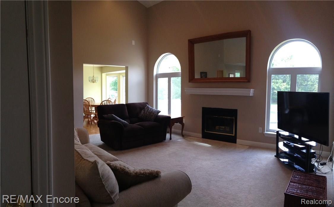 2323 Hummer Lake Road Oxford, MI 48371 - Photo 2 of 44 Great Room (1).JPG