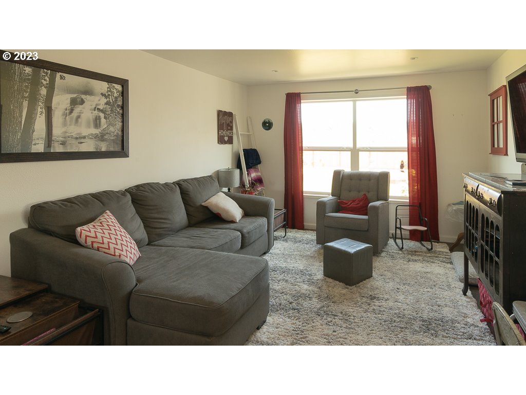 1174 55th Place Springfield, OR 97478 - Photo 3 of 28