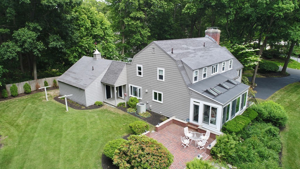 71 Myopia Road Winchester, MA 01890 - Photo 3 of 30