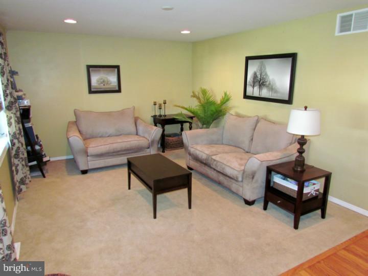 979 Fern Road Williamstown, NJ 08094 - Photo 4 of 25 Gallery Image 4