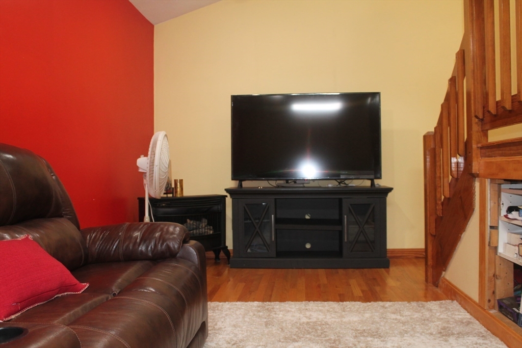19 Dustin Street Saugus, MA 01906 - Photo 9 of 32 Gallery Image 9