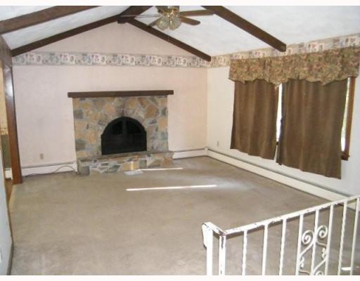 198 Ridge Road Smithfield, RI 02917 - Photo 2 of 7 Living Room.