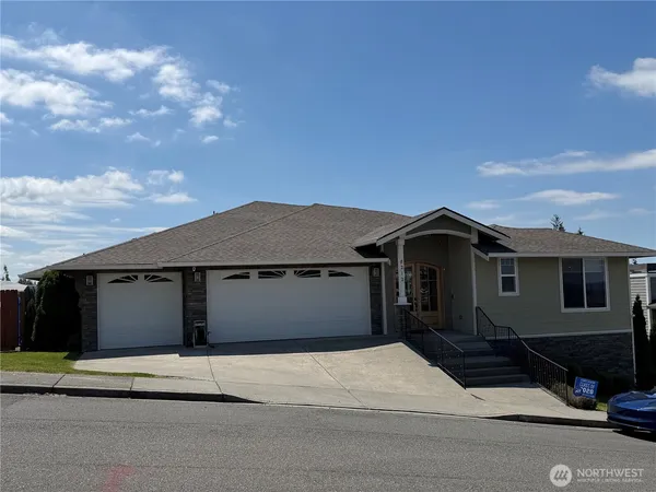 $3,995 | 8212 72nd Place Northeast, Marysville, WA 98270