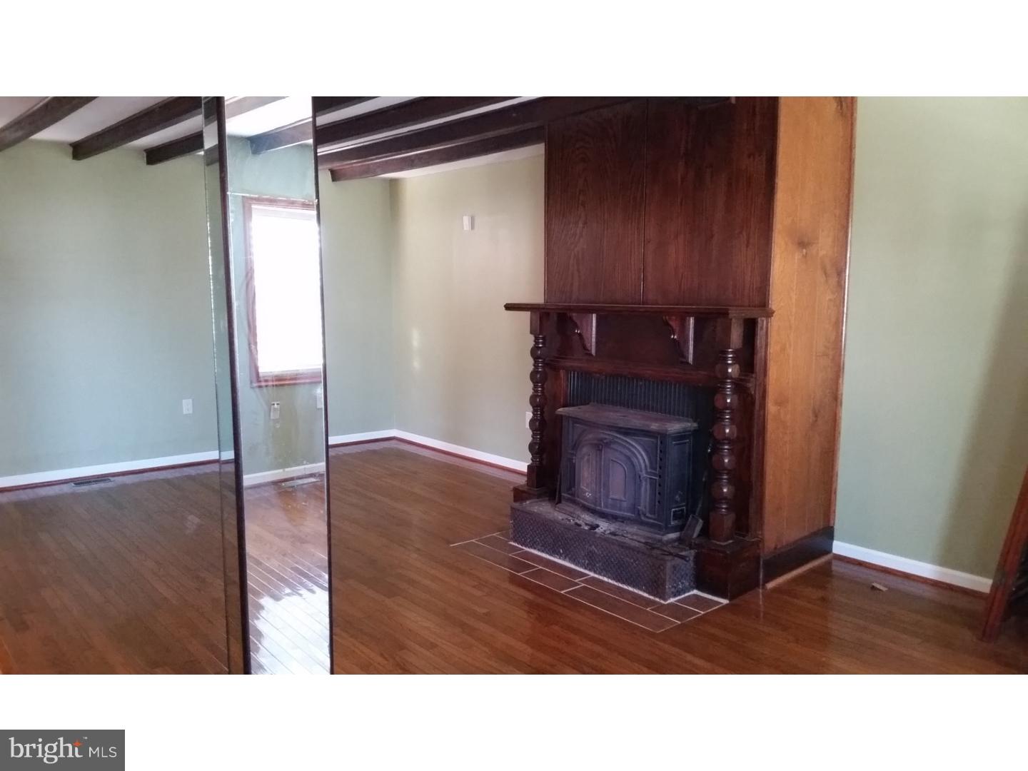 146 Meany Road Wrightstown, NJ 08562 - Photo 4 of 14 Living Room