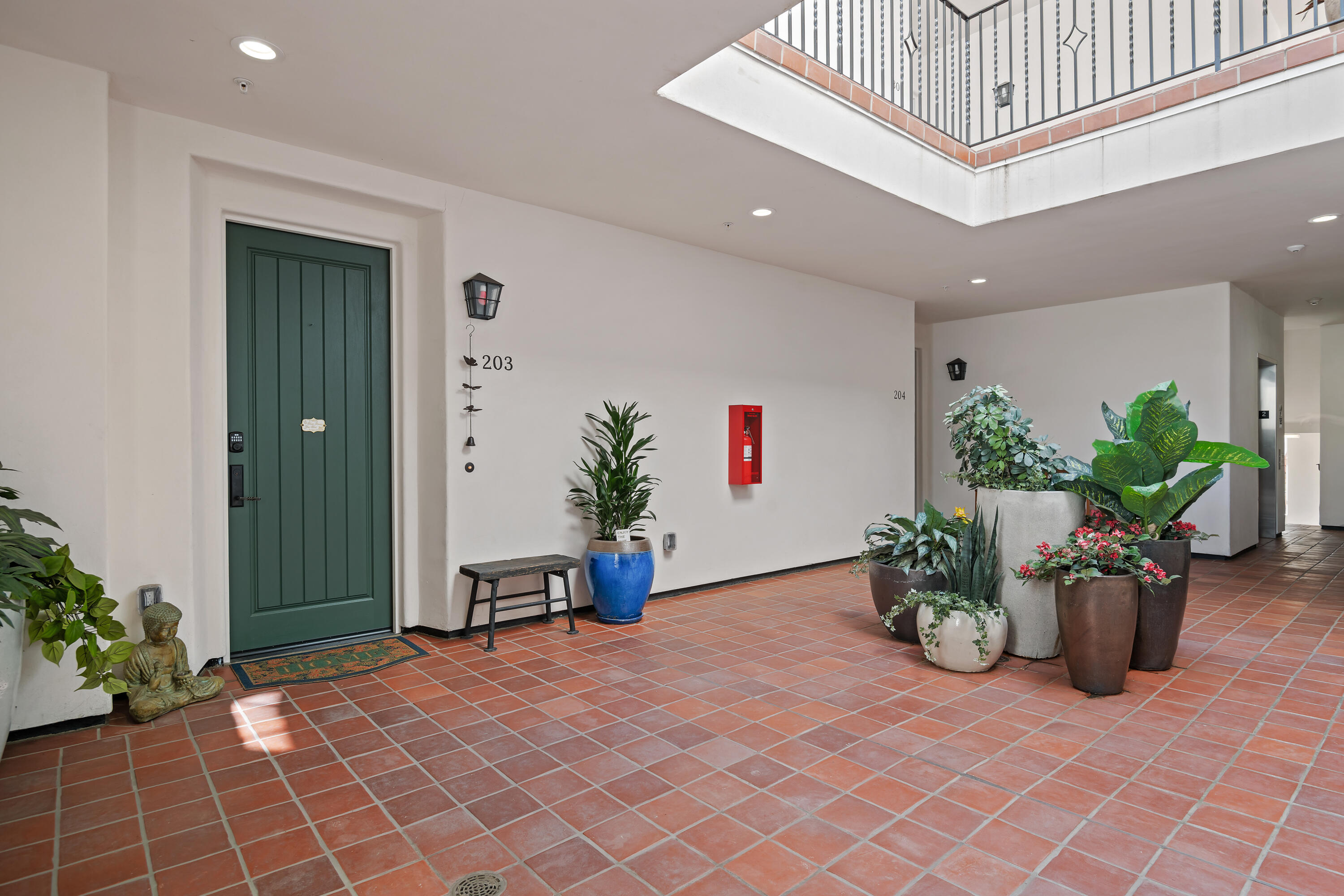3726 State Street, Unit 203 Santa Barbara, CA 93105 - Photo 6 of 30 a view of a hallway with sitting area