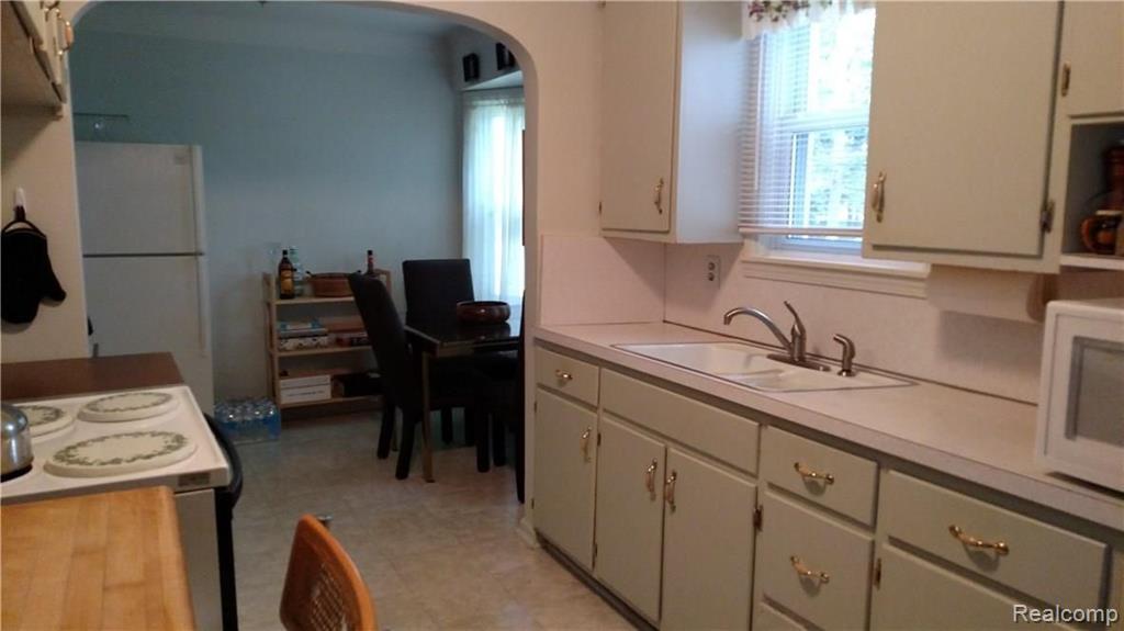 21350 Greenview Road Southfield, MI 48075 - Photo 12 of 32