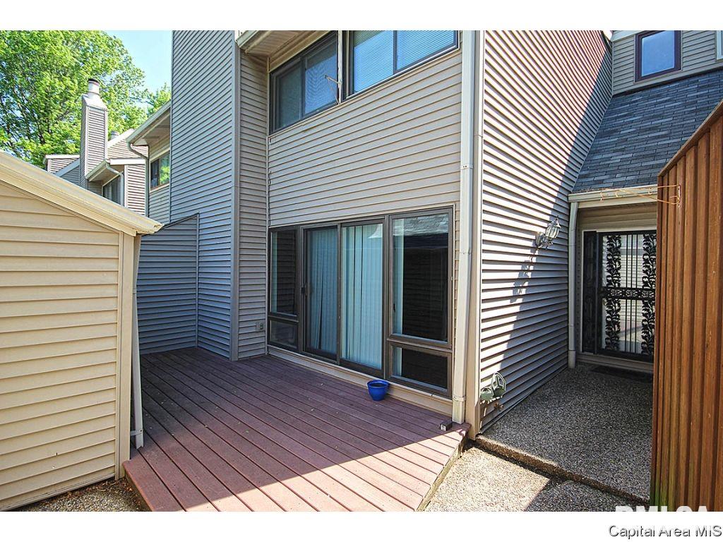 44 Country Place Springfield, IL 62703 - Photo 1 of 25