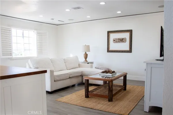 $2,500 | 37645 Vía De Los Arboles, Unit B, Temecula, CA 92592
