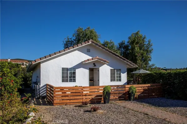 $2,500 | 37645 Vía De Los Arboles, Unit B, Temecula, CA 92592