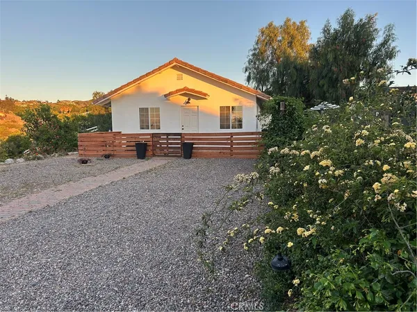 $2,500 | 37645 Vía De Los Arboles, Unit B, Temecula, CA 92592