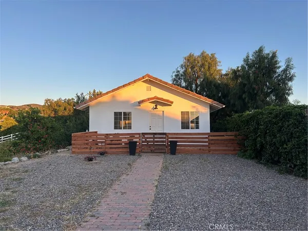 $2,500 | 37645 Vía De Los Arboles, Unit B, Temecula, CA 92592