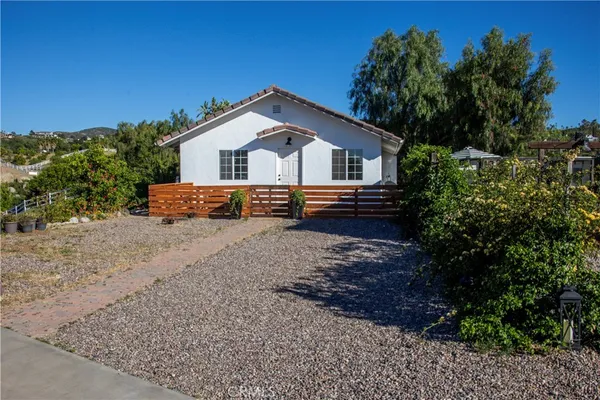 $2,500 | 37645 Vía De Los Arboles, Unit B, Temecula, CA 92592