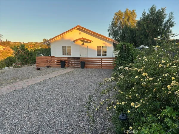 $2,500 | 37645 Vía De Los Arboles, Unit B, Temecula, CA 92592