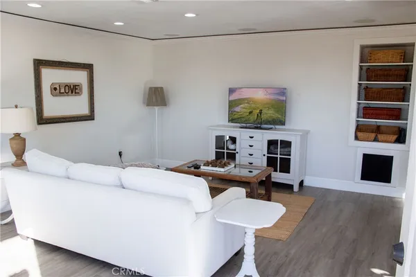 $2,500 | 37645 Vía De Los Arboles, Unit B, Temecula, CA 92592