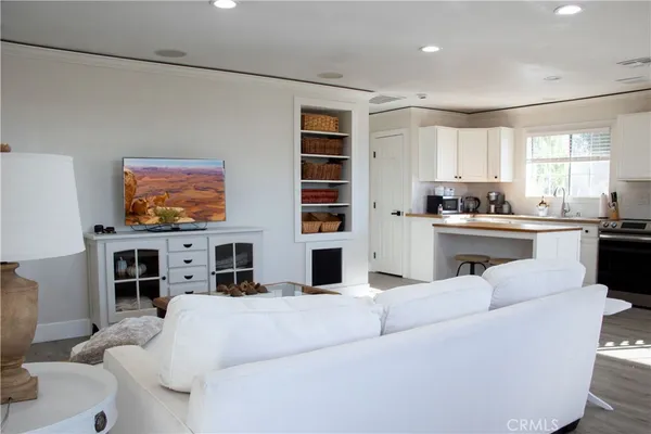 $2,500 | 37645 Vía De Los Arboles, Unit B, Temecula, CA 92592