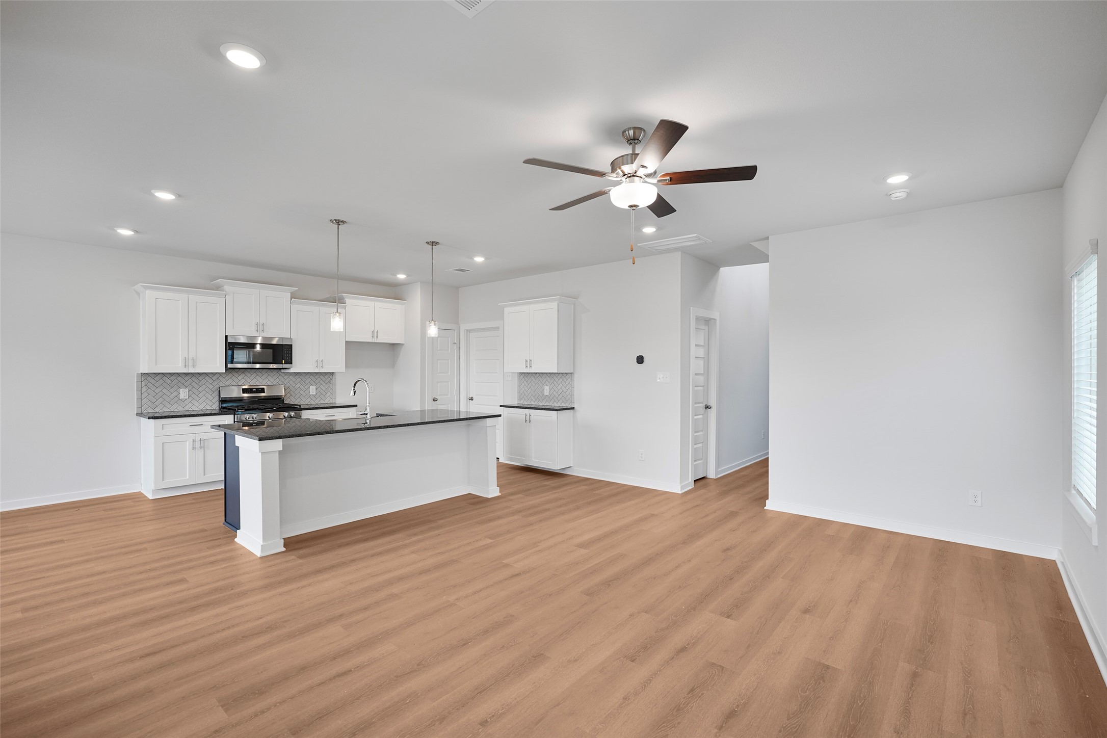 6415 Bolinas Court Rosharon, TX 77583 - Photo 7 of 31